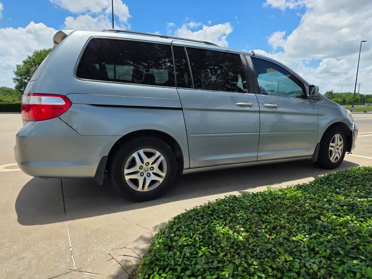 Silver Honda Odyssey minivan bought for cash in Dallas–Fort Worth